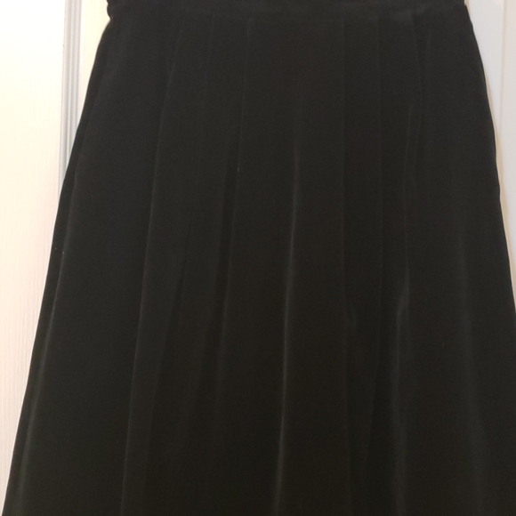 Skirt - Picture 2 of 3
